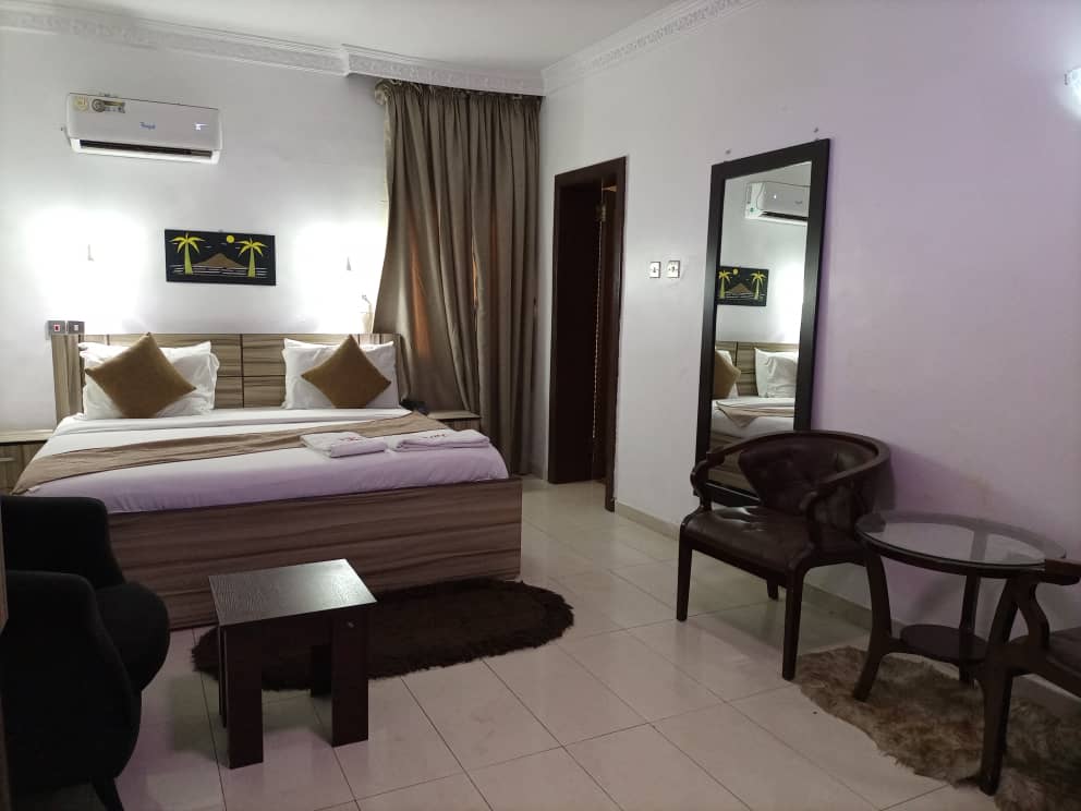 /web/uploads/116/H53 Suites/room-photos/Studio Deluxe Mini/h53 stu M.jpeg